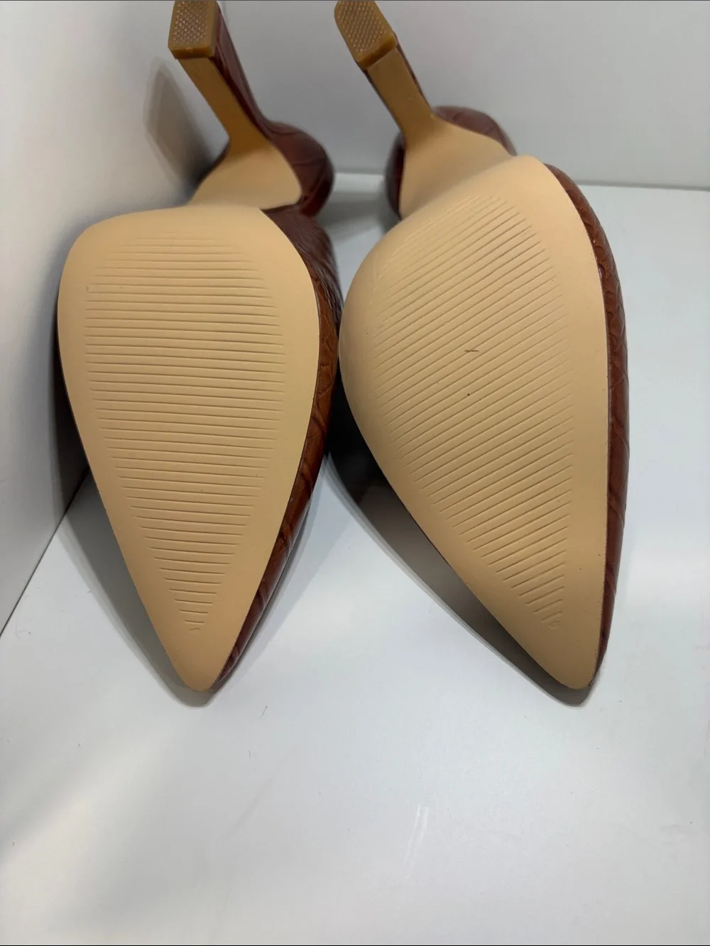 Source Unknown Croc-Embossed Slingback Heels in Brown